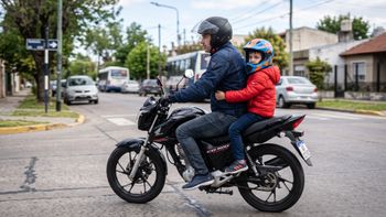 Ley de Tránsito: ¿a partir de qué edad se puede llevar a un chico como acompañante en la moto?
