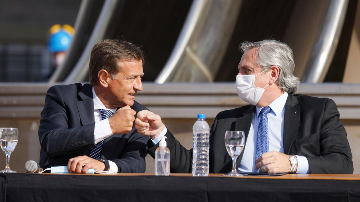 Los saludos entre el gobernador Rodolfo Suarez y el presdiente Alberto Fernández fueron una constante este jueves en Mendoza.