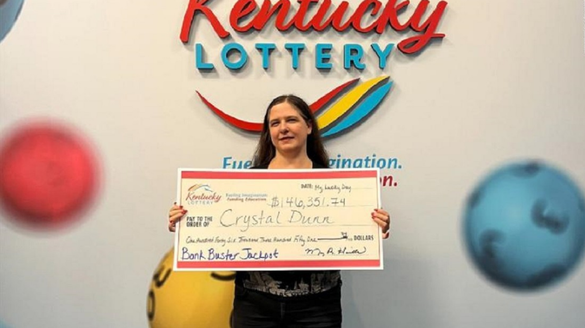 Solidaria. Una mujer ganó la lotería y la compartió con desconocidos.