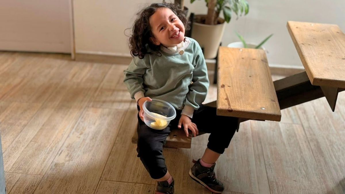 La pequeña Venecia, de 4 años, padece una extraña enfermedad muscular sin identificar.