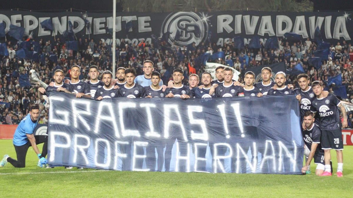 Los jugadores de Independiente Rivadavia recordaron al Profe Hernán Puerta.