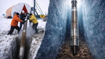 China supera el récord del mundo con una perforación de más de 3.400 metros en el hielo de la Antártida China supera el récord del mundo con una perforación de más de 3.400 metros en el hielo de la Antártida
