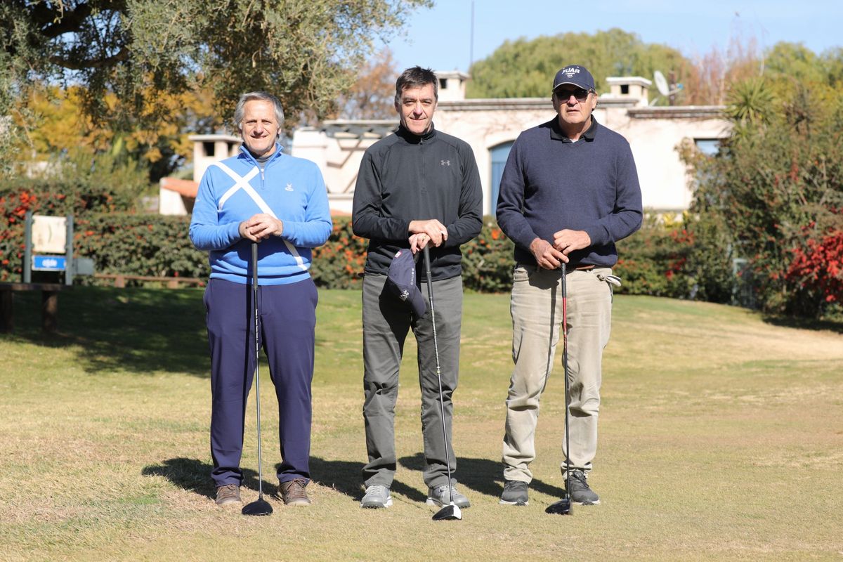 Pablo Devoto, Gustavo Grandi y Jorge Allen representaron a la FUAR en los 18 hoyos. Pablo Devoto, Gustavo Grandi y Jorge Allen representaron a la FUAR en los 18 hoyos.