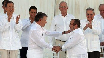 Colombia: el gobierno y la guerrilla FARC firmaron la paz tras 52 años de guerra