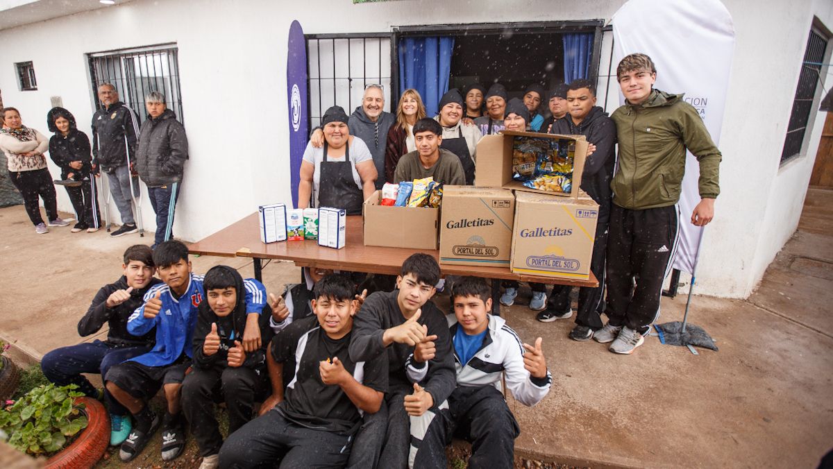 El merendero Dejando Huellas brinda asistencia alimentaria a 170 familias de Rodeo del Medio, con meriendas diarias, almuerzos y apoyo escolar y deportivo para niños y adolescentes.