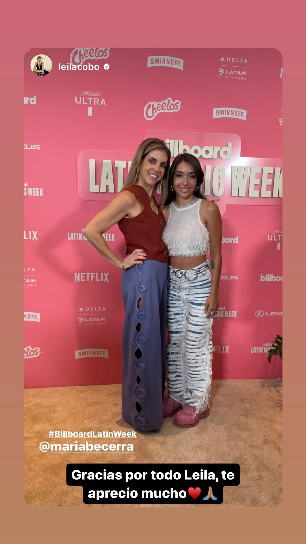 María Becerra se suma a los pantaloncitos customizados con el infaltable de la temporada. María Becerra se suma a los pantaloncitos customizados con el infaltable de la temporada.