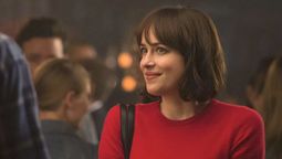 Dakota Johnson es la protagonista de esta película subida de tono de Netflix.