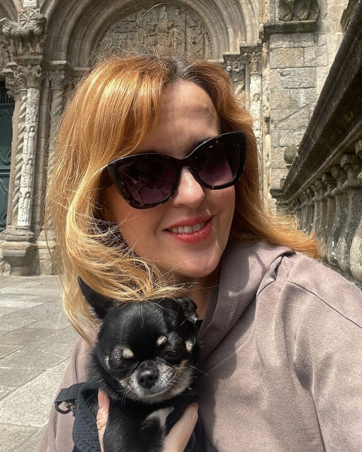 Vanessa con su querida mascota Fiera. Vanessa con su querida mascota Fiera.