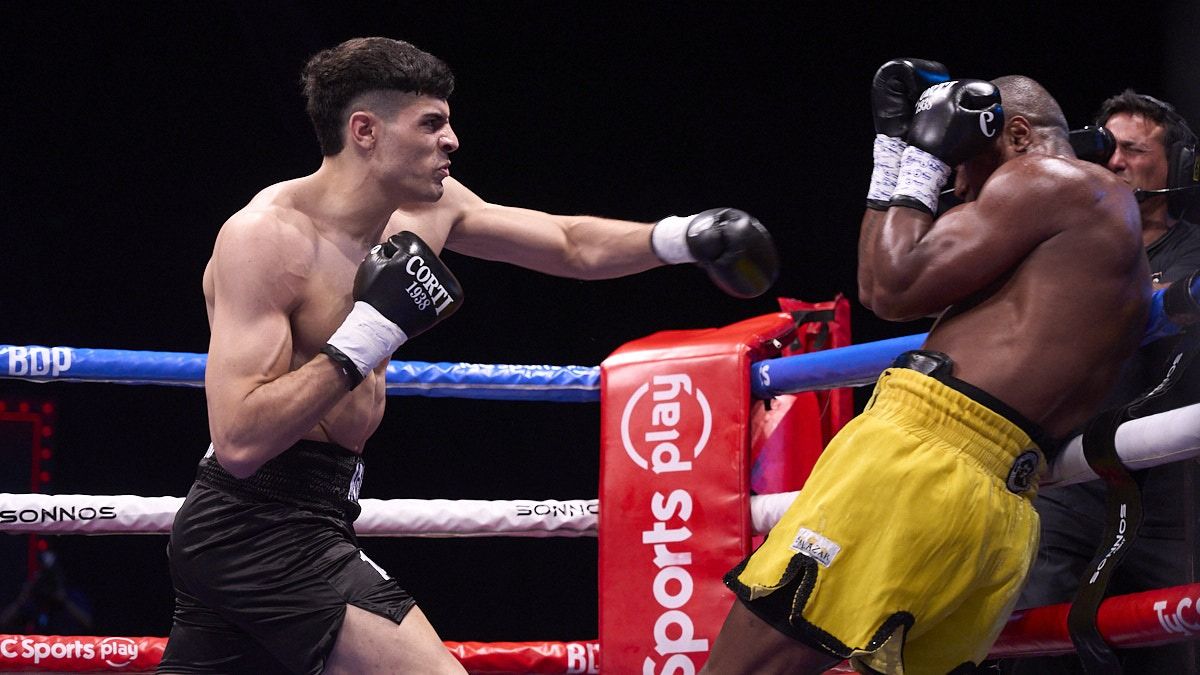 El bonaerense Agustín Picha Marini se sacó rápido de encima al brasileño De Jesús y retuvo la faja Fedelatín AMB crucero en su primera defensa. El bonaerense Agustín Picha Marini se sacó rápido de encima al brasileño De Jesús y retuvo la faja Fedelatín AMB crucero en su primera defensa.