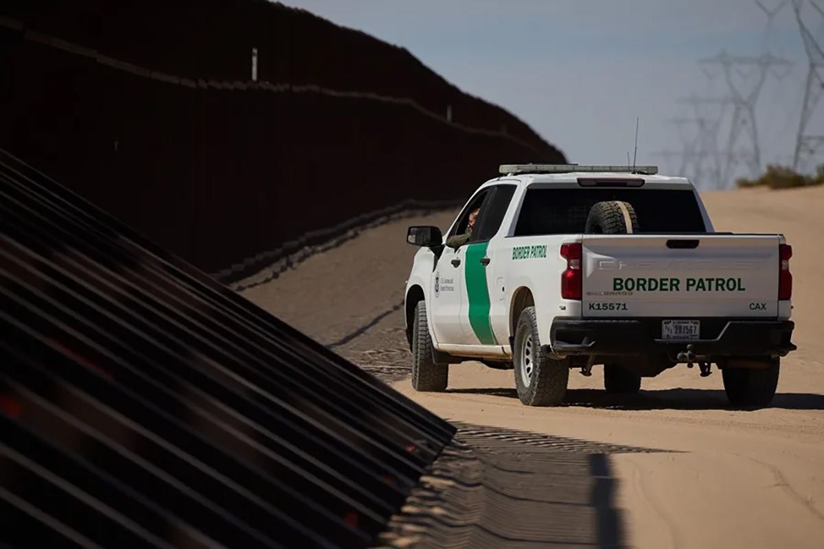 Un agente de la Patrulla Fronteriza de Estados Unidos. Crédito: EFE/EPA/Allison Dinner.