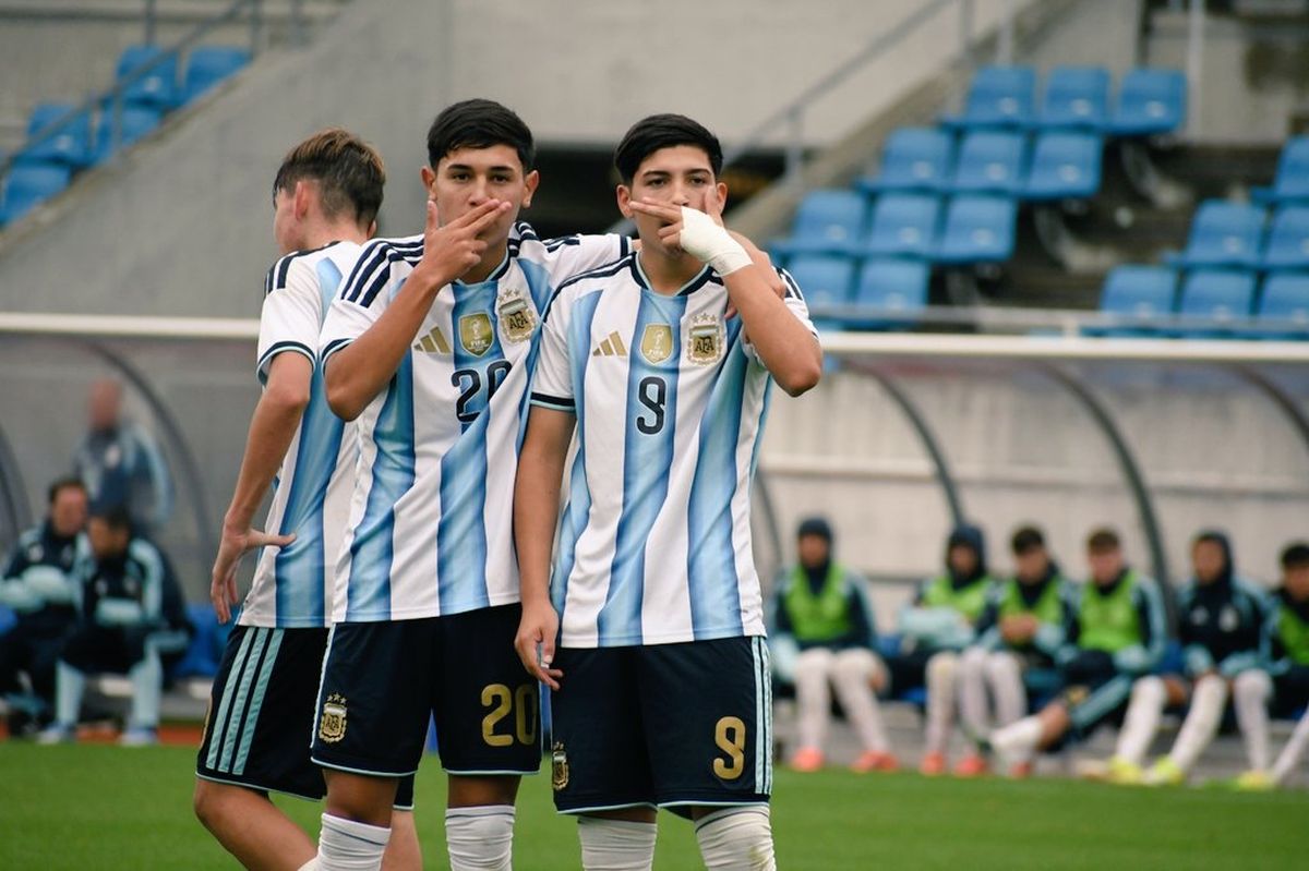 Los pibes golean en Japón.