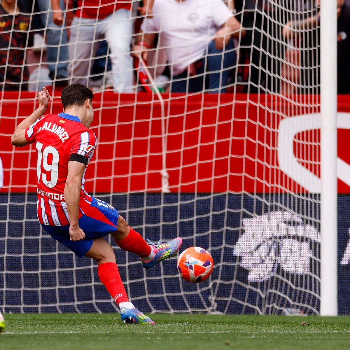 Juli&aacute;n &Aacute;lvarez hizo un gol de penal para el Atl&eacute;tico de Madrid.