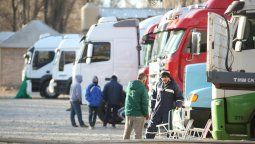 Camioneros padecen hasta seis horas de demoras para pasar límites provinciales