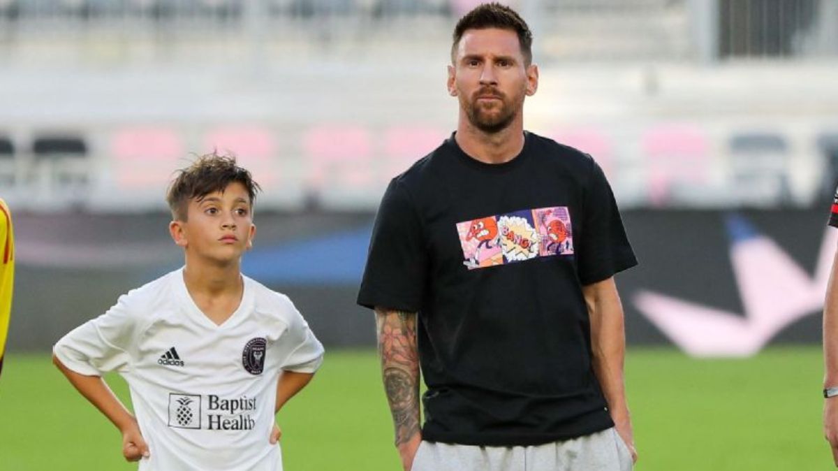 Thiago Messi y su papá Lionel Messi. El hijo mayor de la Pulga jugará un torneo de menores en el club Newells