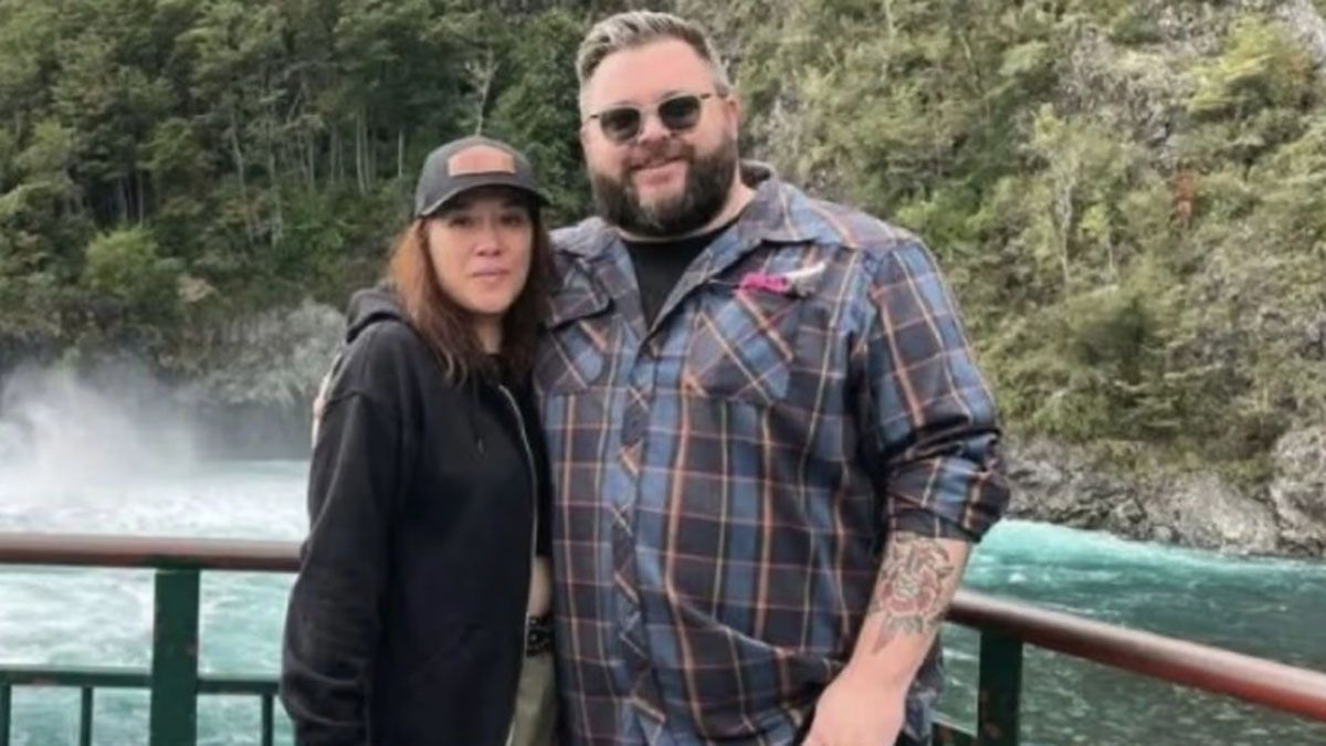 Tragedia en el mar: un influencer, su esposa y su padre murieron ahogados al intentar salvar a una mujer arrastrada por la corriente.