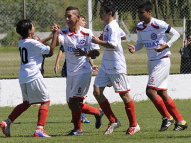 Los chicos de Argentinos apabullaron a los de la Lepra