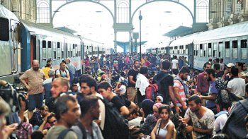 Terrible caos en Hungría por la llegada masiva de miles de inmigrantes