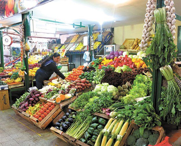 Hay frutas y verduras que se recomiendan consumir en invierno pero ahora serán más caras por el efecto de las primeras heladas. Hay frutas y verduras que se recomiendan consumir en invierno pero ahora serán más caras por el efecto de las primeras heladas.