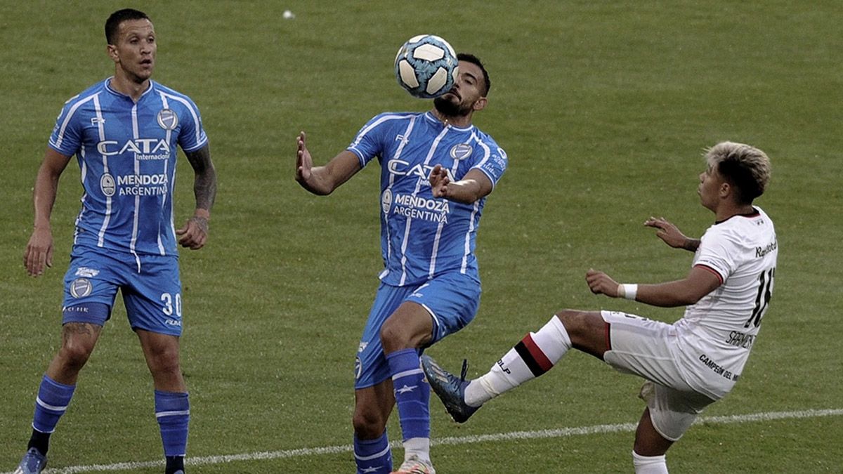 Godoy Cruz y Estudiantes empataron con una lluvia de goles la última vez que se enfrentaron, en abril del 2022, en Mendoza.