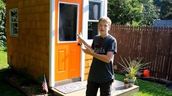 Un niño de 13 años construyó una casa por 1.500 dólares