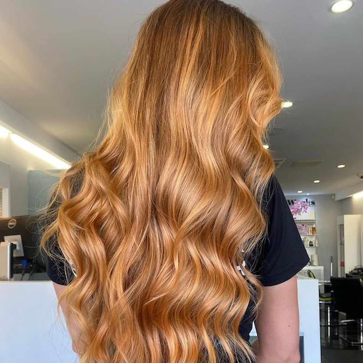 El golden copper blonde es uno de los colores tendencia de pelo en primavera-verano 2025. El golden copper blonde es uno de los colores tendencia de pelo en primavera-verano 2025.
