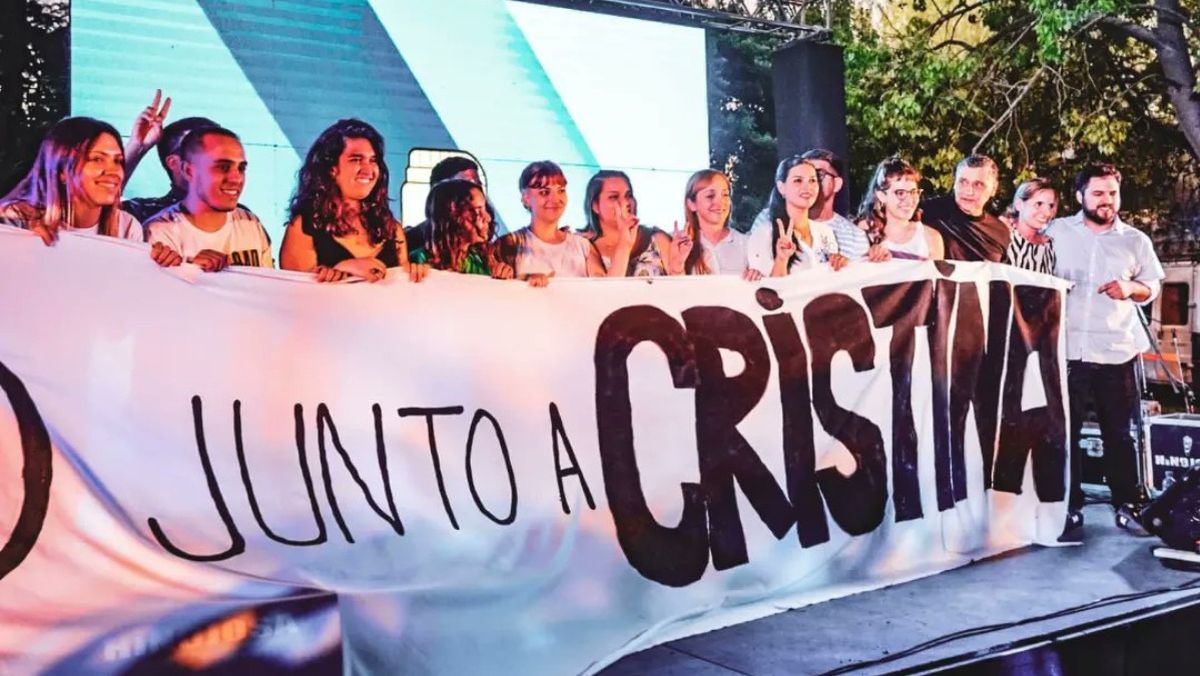 Flor Destéfanis junto a la senadora Anabel Fernández Sagasti, la máxima referente K en Mendoza. Flor Destéfanis junto a la senadora Anabel Fernández Sagasti, la máxima referente K en Mendoza.