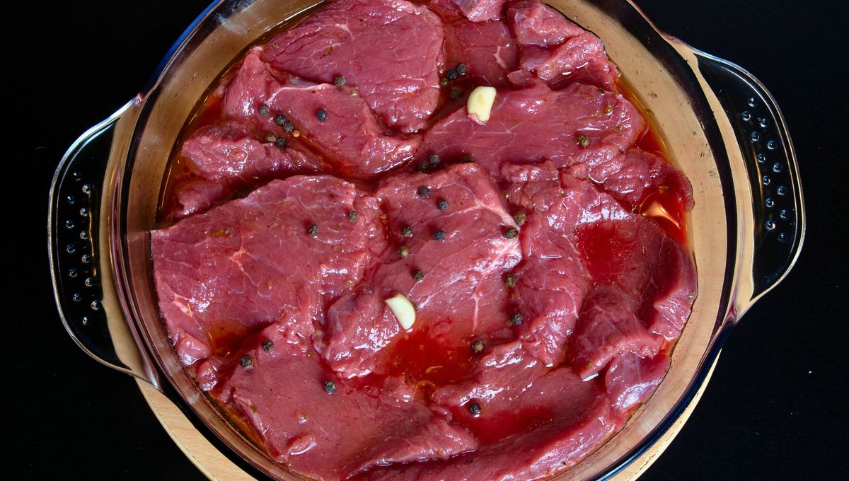 El vinagre ablanda la carne de manera natural y la deja mucho más sabrosa. El vinagre ablanda la carne de manera natural y la deja mucho más sabrosa. 