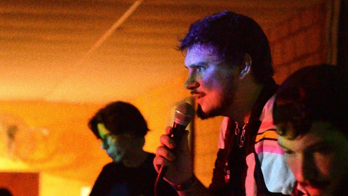 La música también forma parte de la vida de este mendocino que triunfó al quedar seleccionado para trabajar en la serie del momento. La música también forma parte de la vida de este mendocino que triunfó al quedar seleccionado para trabajar en la serie del momento.