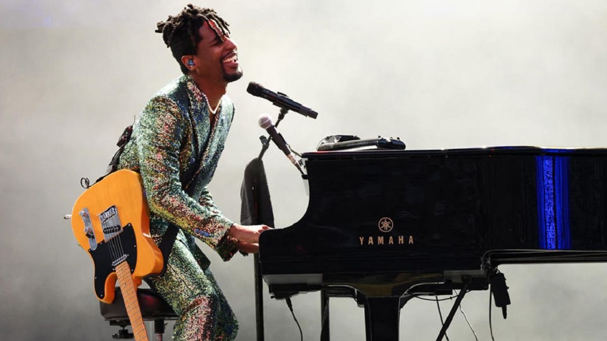 Jon Batiste, un artista aclamado lanzó una reversión de un clásico.