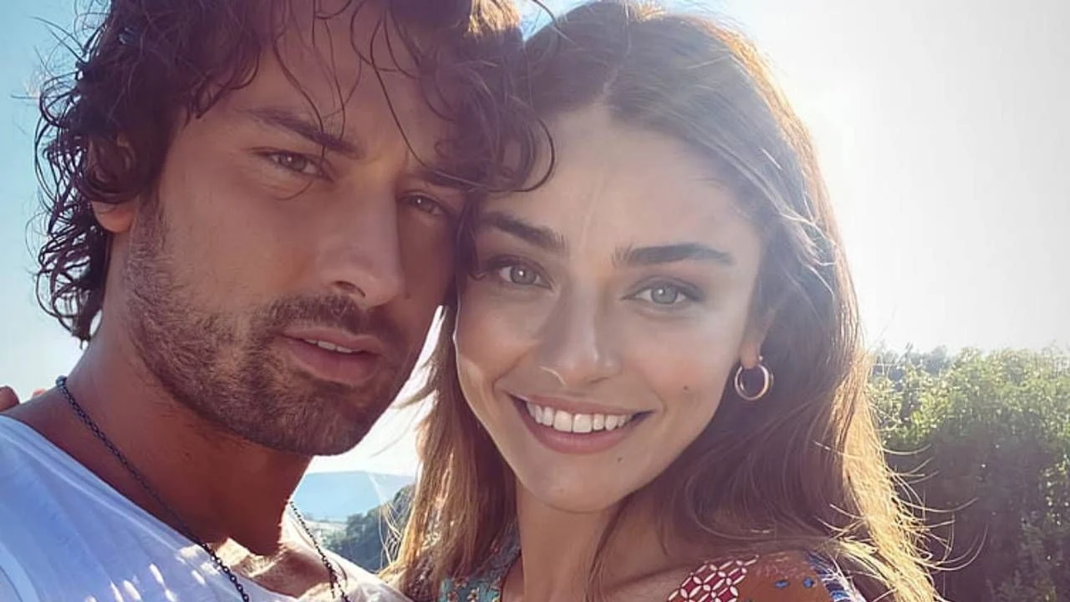 Ayca Aysin Turan y Alp Navruz. Los protagonista de la serie turca