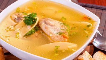 Caldo de pollo: cómo es la receta de otoño con 9 ingredientes de calidad y un sabor exquisito Caldo de pollo: cómo es la receta de otoño con 9 ingredientes de calidad y un sabor exquisito