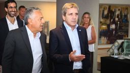 Alfredo Cornejo junto a Luis Caputo. El ministro de Economía postergó los cambios en la metodología para medir la inflación. Alfredo Cornejo junto a Luis Caputo. El ministro de Economía postergó los cambios en la metodología para medir la inflación.