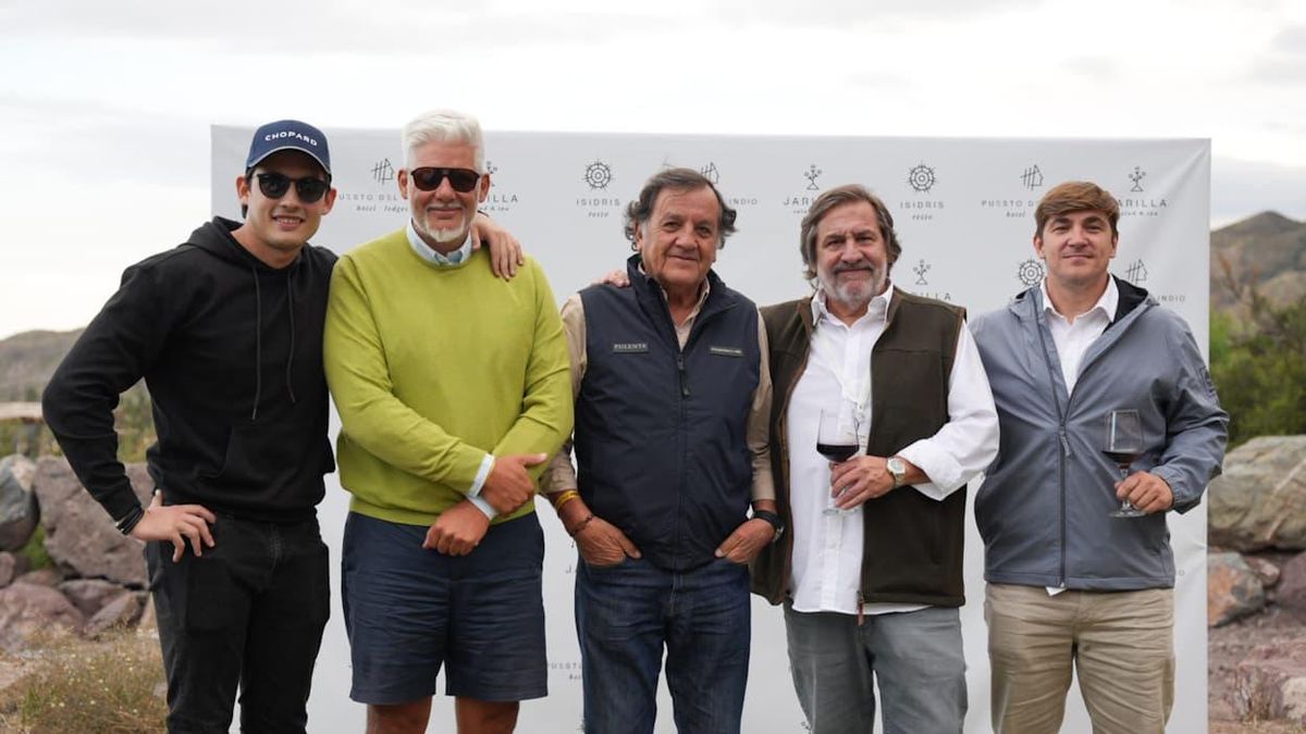 Facundo Lugones, Joaquín Gozal, Eduardo Pulenta, Juan Minetto y Santiago Minetto. Facundo Lugones, Joaquín Gozal, Eduardo Pulenta, Juan Minetto y Santiago Minetto.