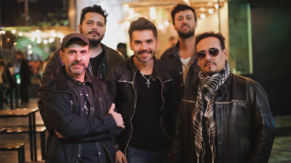 Sueños Líquidos interpreta éxitos de Maná.