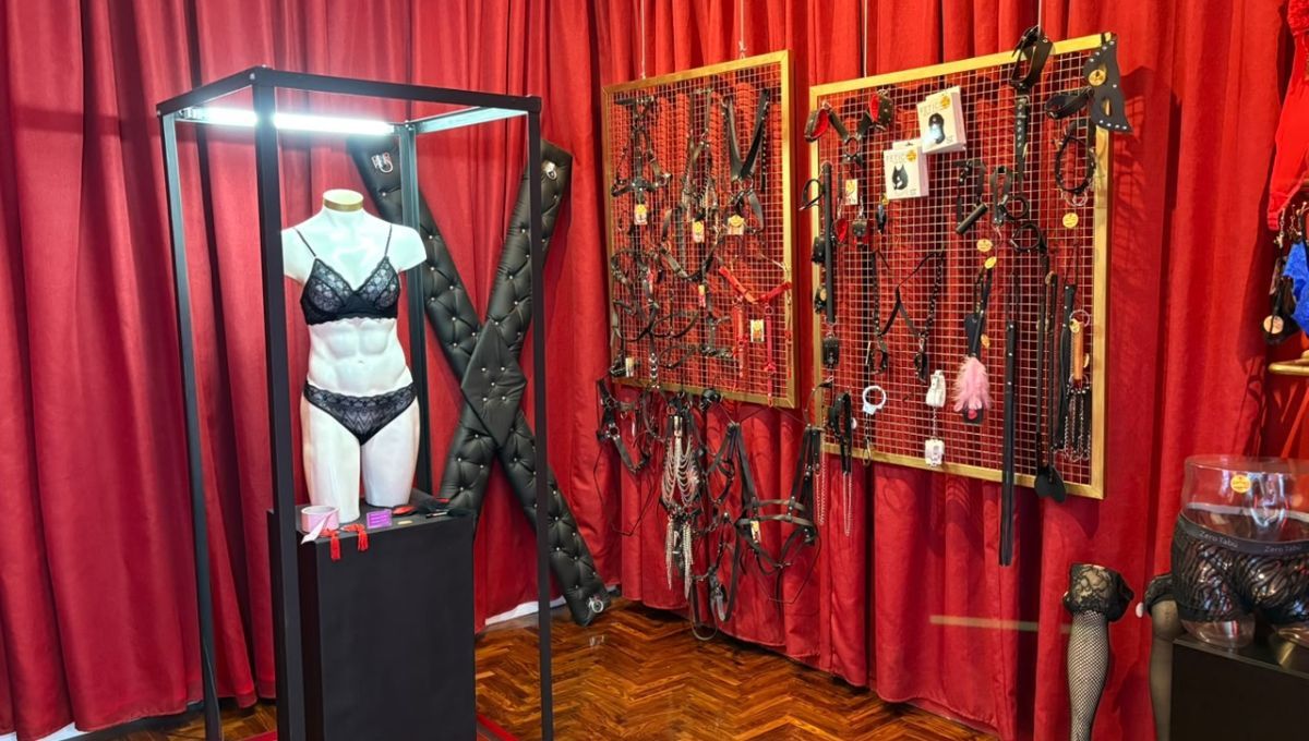El sexshop apuesta por un espacio iluminado y elegante para derribar los prejuicios.