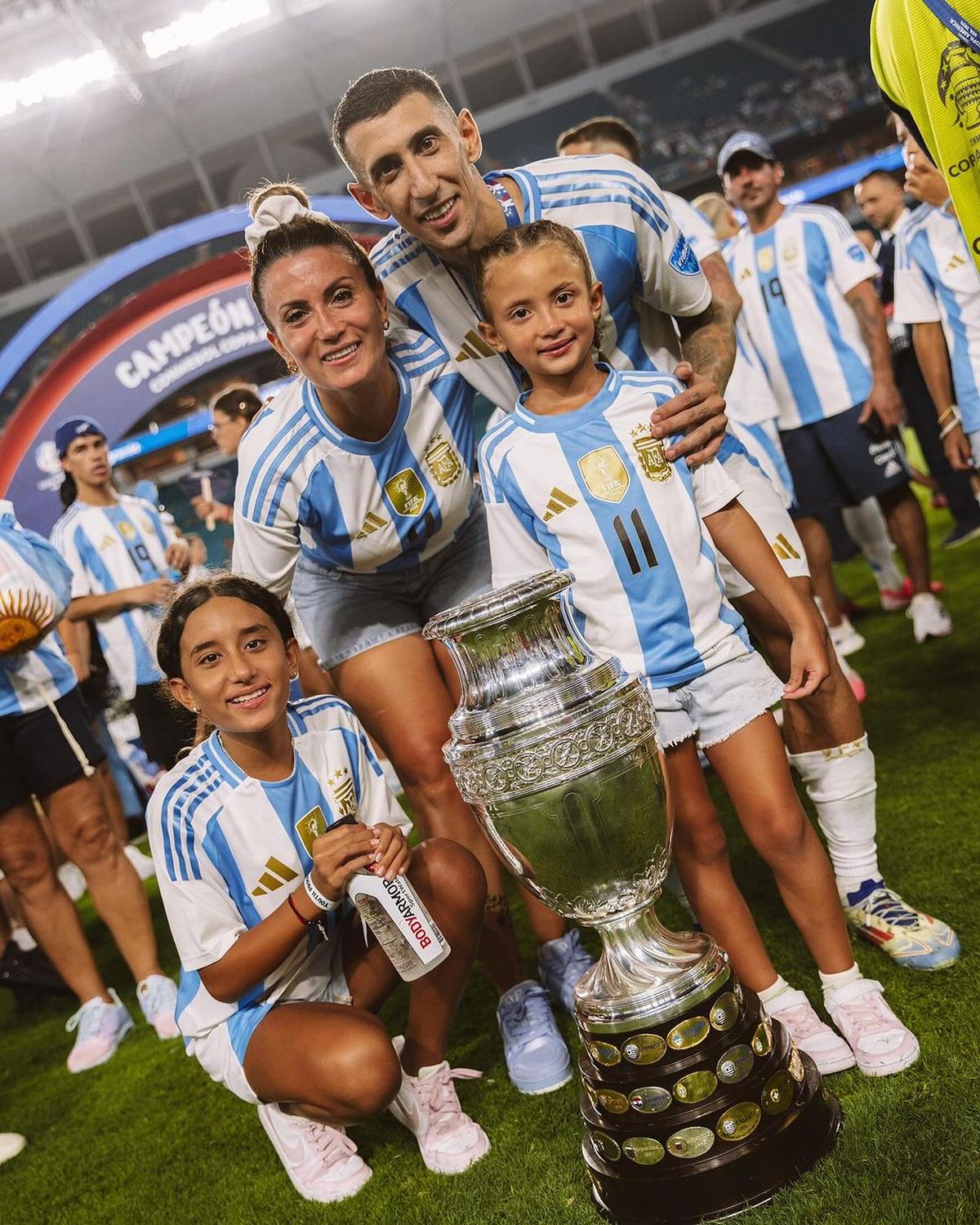 Ángel Di María y Jorgelina con sus hijas Mía y Pía y la Copa América 2024. Ángel Di María y Jorgelina con sus hijas Mía y Pía y la Copa América 2024.