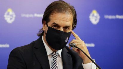 Uruguay. El presidente Luis Lacalle Pou analiza medidas, entre ellas la restricción a la movilidad, tras el crecimineto acelerado de contagiados de coronavirus.
