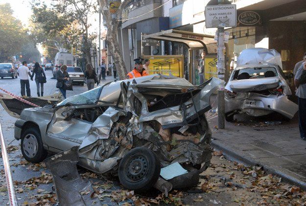 Almagro: colectivo chocó con dos autos y dejó 12 heridos