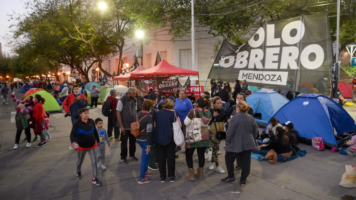 Distintos sectores de izquierda se sumaron a la marcha que promueve Unidad Piquetera en Mendoza. La cita es en el