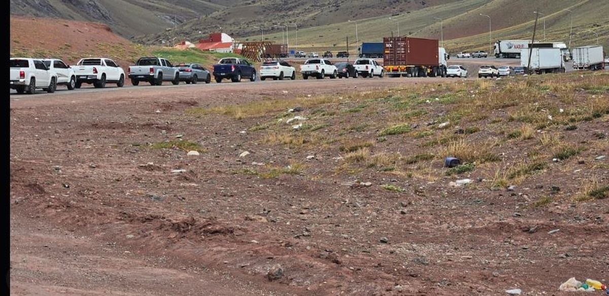 Se redujeron este domingo las demoras en el paso a Chile.