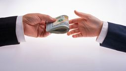 Lo acusaron de robar dinero luego de que le depositaran 300 veces su sueldo y huyera: la decisión de la justicia sorprendió Lo acusaron de robar dinero luego de que le depositaran 300 veces su sueldo y huyera: la decisión de la justicia sorprendió