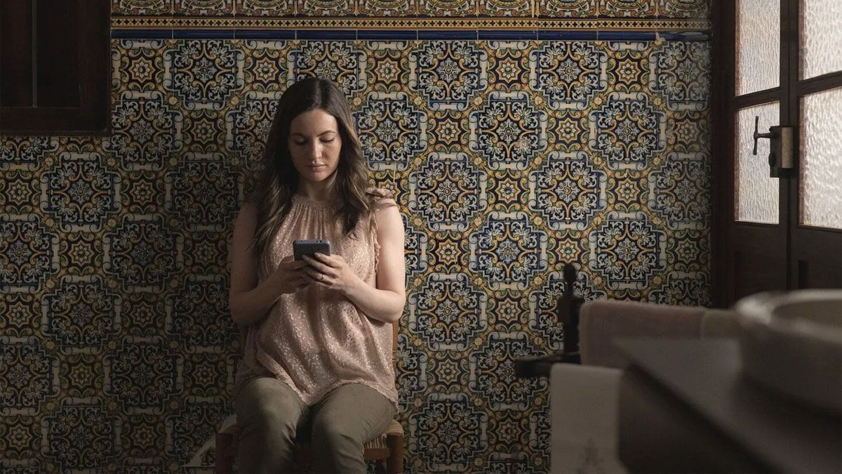 El drama se apodera desde el inicio en esta película de Netflix. El drama se apodera desde el inicio en esta película de Netflix.