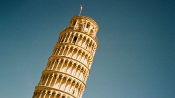 Misterio resuelto: por qué la Torre de Pisa se construyó inclinada y cómo es posible que no se derrumbe Misterio resuelto: por qué la Torre de Pisa se construyó inclinada y cómo es posible que no se derrumbe