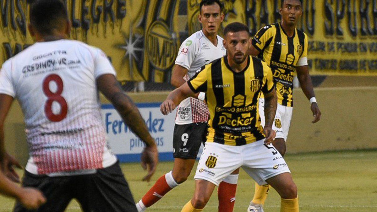 El Globo perdió ante Olimpo y no podrá jugar la primera final por el ascenso.