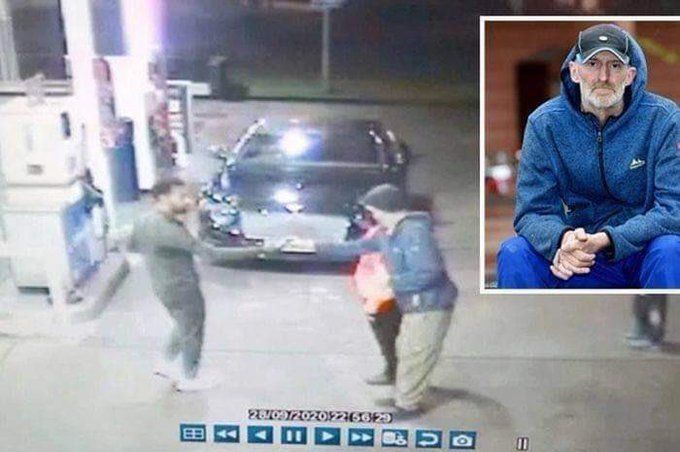 Mohamed Salah ayudó a David Craig tras haber sido acosado por un grupo de jóvenes.