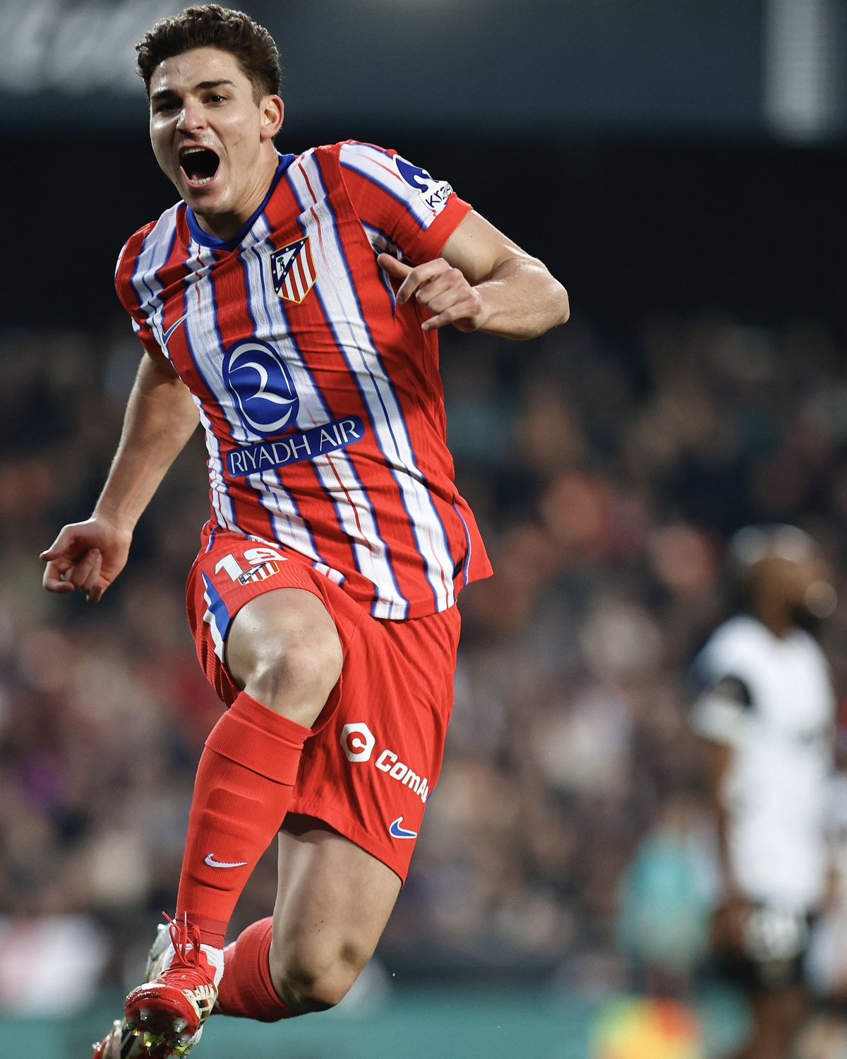 Juilán Álvarez metió dos goles en el 3-0 de su equipo ante Valencia. Juilán Álvarez metió dos goles en el 3-0 de su equipo ante Valencia.