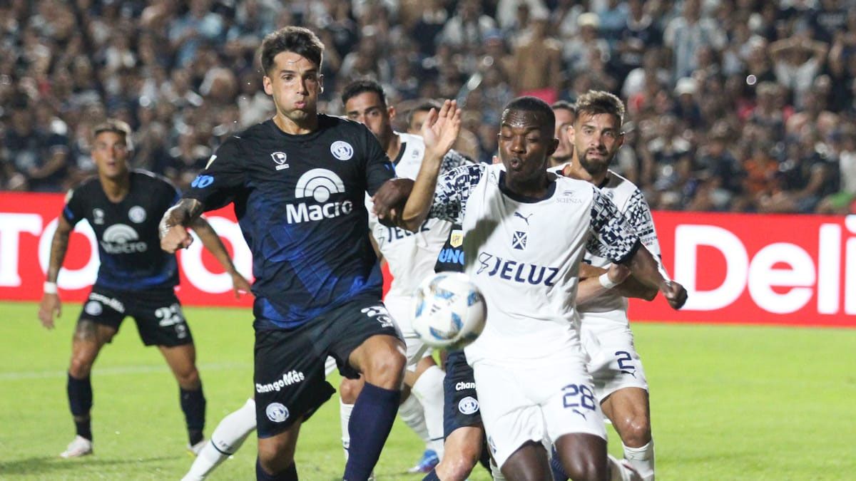 independiente Rivadavia cayó ante el Rojo de Avellaneda.