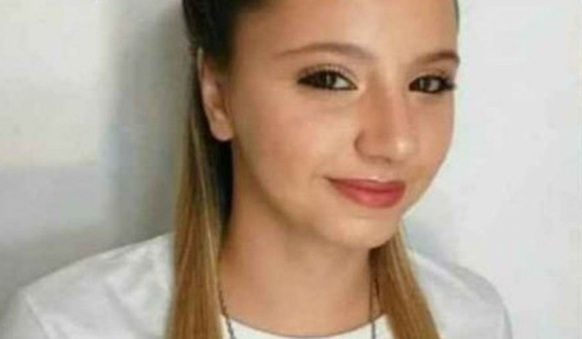 Úrsula Bahillo fue asesinada a puñaladas por su ex, que intentó matarse. Hubo una pueblada en Rojas tras el femicidio