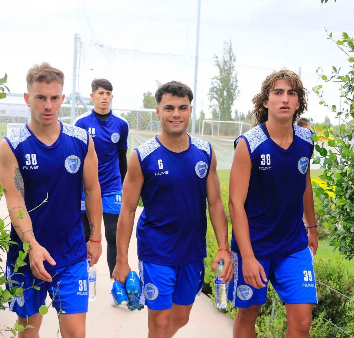 Con algunos de sus nuevos compañeros Con algunos de sus nuevos compañeros