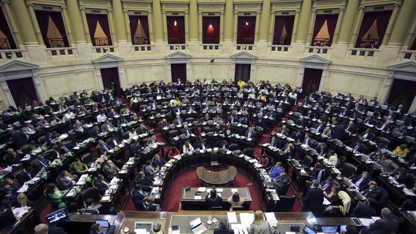 La Cámara de Diputados sesionó hasta altas horas de la noche.